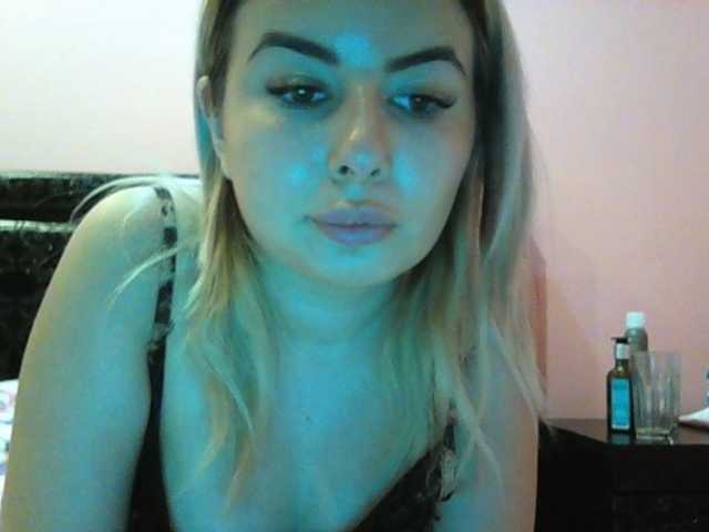 Live sex webcam photo for Imagicgirl98 #271957488