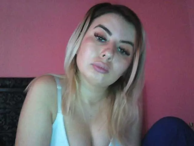 Live sex webcam photo for Imagicgirl98 #272263804