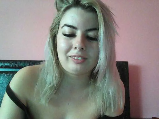 Live sex webcam photo for Imagicgirl98 #272685756