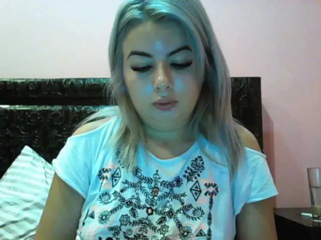 Live sex webcam photo for Imagicgirl98 #273764334