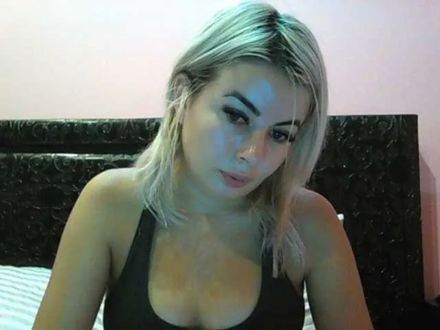 Live sex webcam photo for Imagicgirl98 #274220875