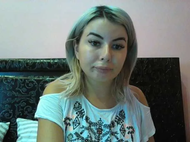 Live sex webcam photo for Imagicgirl98 #274460403