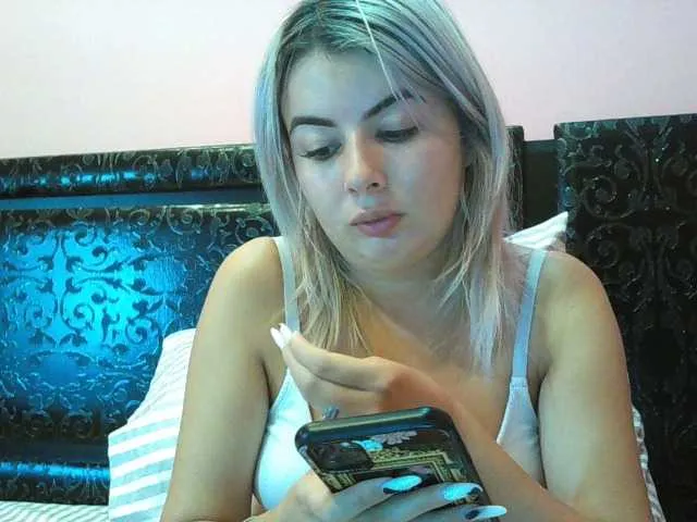 Live sex webcam photo for Imagicgirl98 #275070759