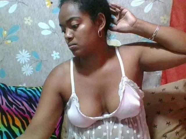 Live sex webcam photo for Imanoellah #292336098