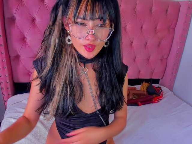 Live sex webcam photo for Imett #275575177