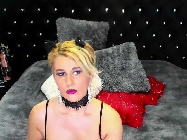 Live sex webcam photo for InannaIshtar1 #272347047