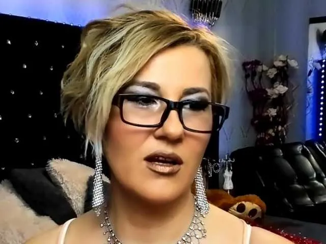 Live sex webcam photo for InannaIshtar1 #272671529