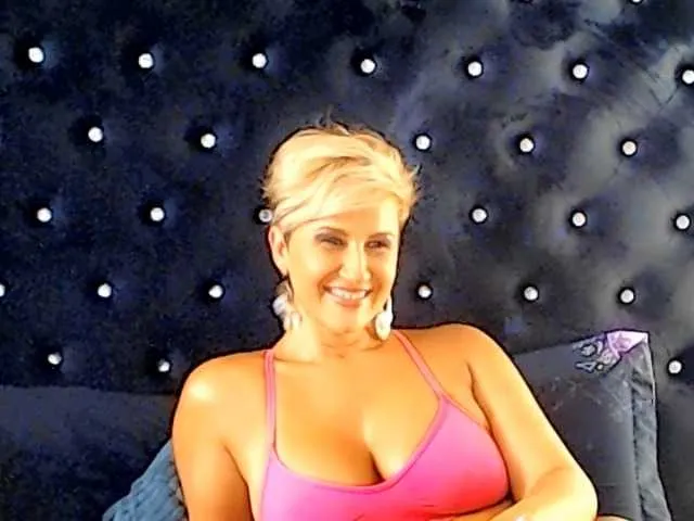 Live sex webcam photo for InannaIshtar1 #275714683