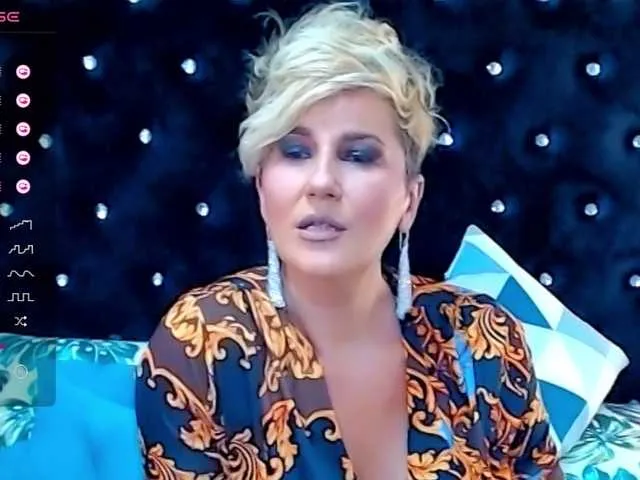 Live sex webcam photo for InannaIshtar1 #276080538