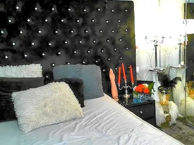 Live sex webcam photo for InannaIshtar1 #278253588