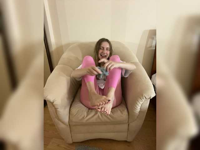 Live sex webcam photo for Incredible123 #275582248