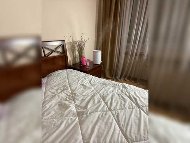 Live sex webcam photo for Incredible123 #275701179