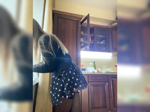 Live sex webcam photo for Incredible123 #277022893