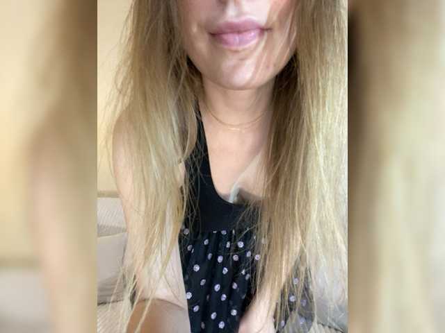 Live sex webcam photo for Incredible123 #277047175