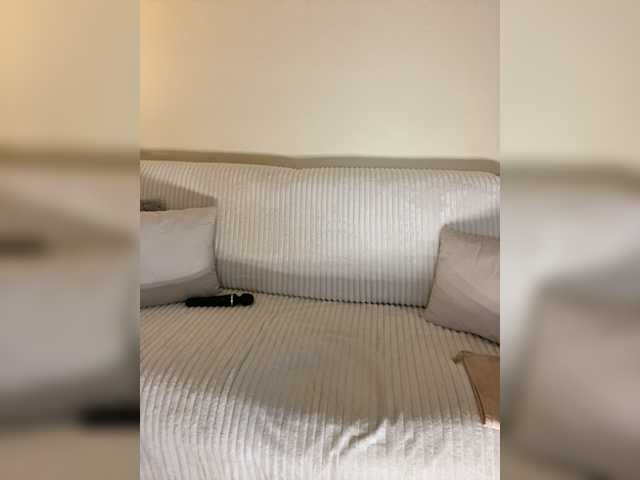 Live sex webcam photo for Incredible123 #277130744