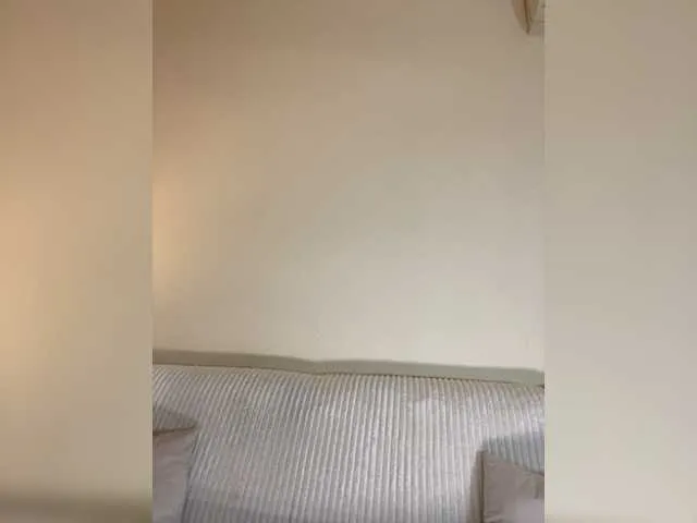 Live sex webcam photo for Incredible123 #277249350