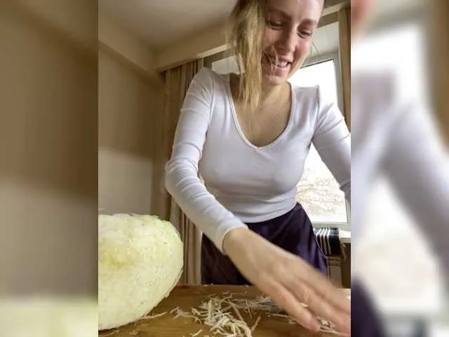 Live sex webcam photo for Incredible123 #277317239