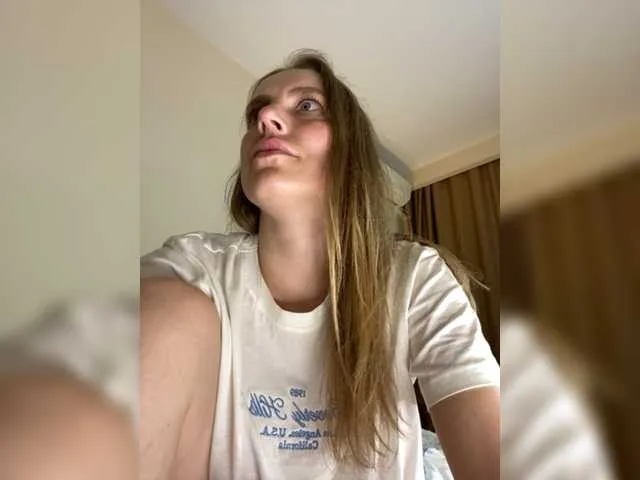 Live sex webcam photo for Incredible123 #277597082