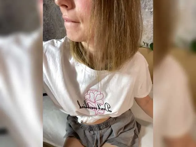 Live sex webcam photo for Incredible123 #277903243