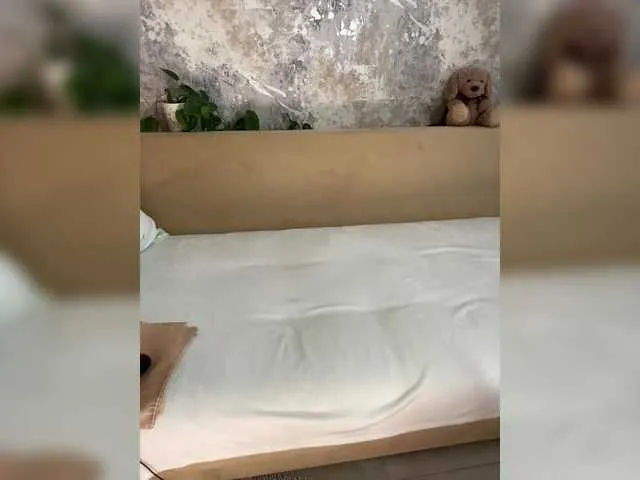 Live sex webcam photo for Incredible123 #285470050