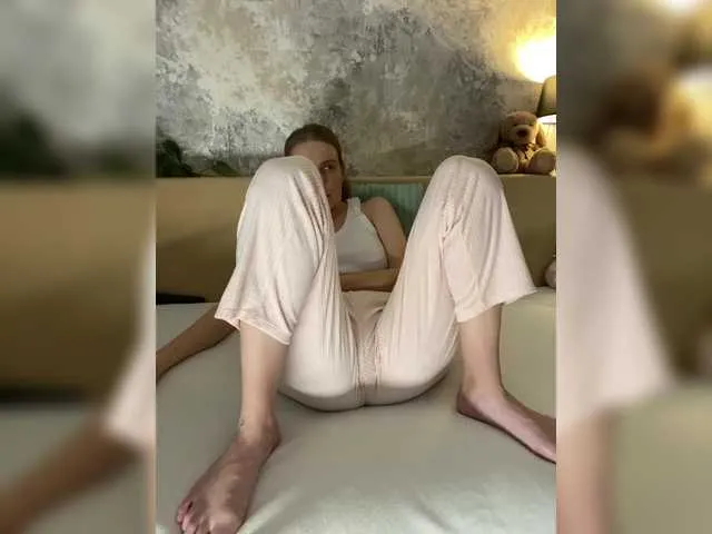 Live sex webcam photo for Incredible123 #290162553