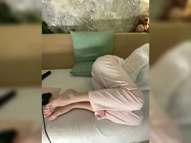 Live sex webcam photo for Incredible123 #290172294