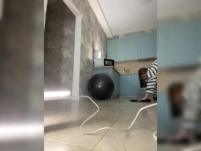 Live sex webcam photo for Incredible123 #290380441