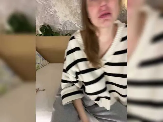 Live sex webcam photo for Incredible123 #290395652