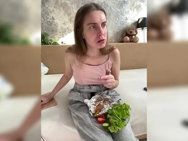 Live sex webcam photo for Incredible123 #290732155