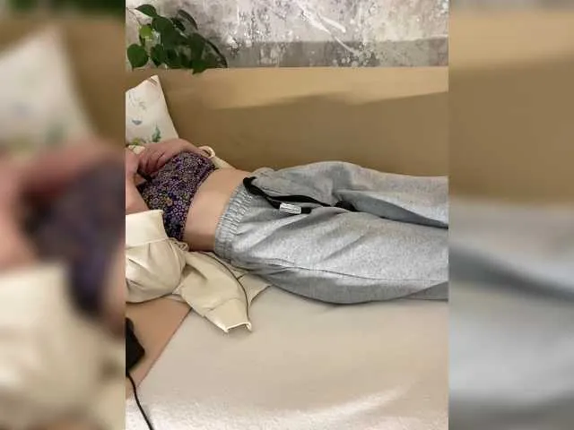 Live sex webcam photo for Incredible123 #291053356