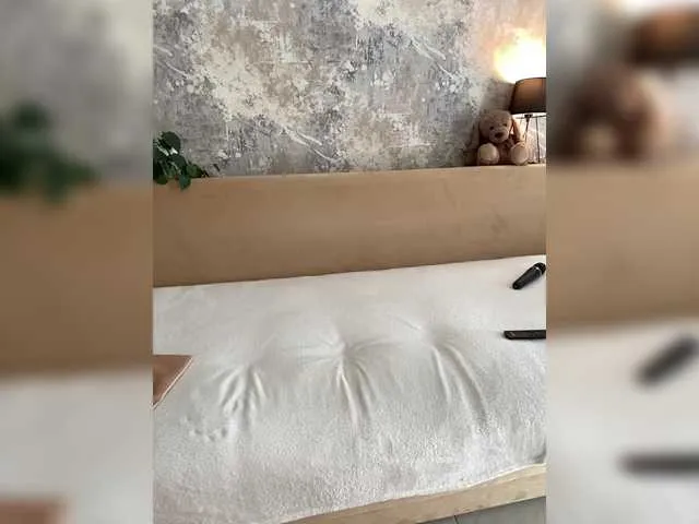 Live sex webcam photo for Incredible123 #291173925