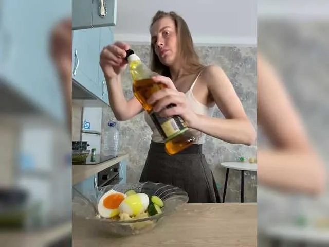 Live sex webcam photo for Incredible123 #291183133