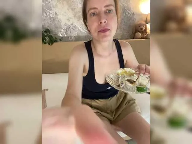 Live sex webcam photo for Incredible123 #291501404