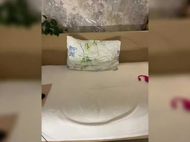 Live sex webcam photo for Incredible123 #291650775