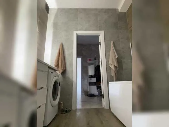 Live sex webcam photo for Incredible123 #292080360