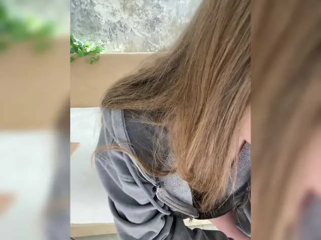 Live sex webcam photo for Incredible123 #292136014