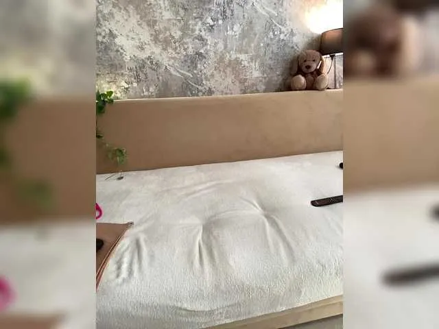 Live sex webcam photo for Incredible123 #292201239