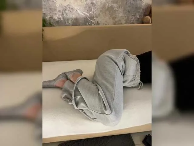 Live sex webcam photo for Incredible123 #292261807