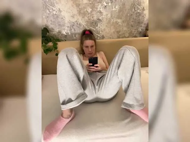 Live sex webcam photo for Incredible123 #292316848