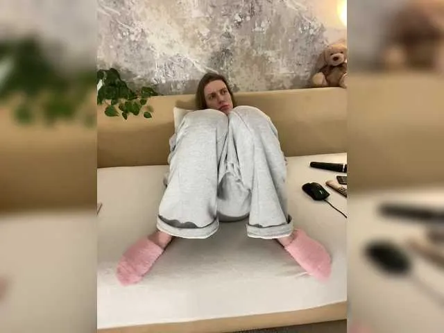 Live sex webcam photo for Incredible123 #292343085