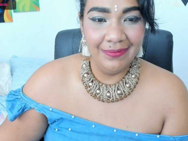 Live sex webcam photo for IndianMama #271804531