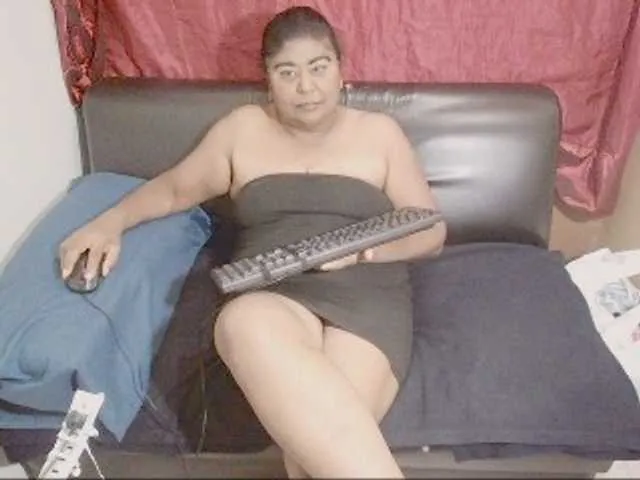 Live sex webcam photo for IndianMary00 #272467045