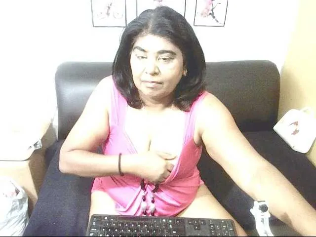 Live sex webcam photo for IndianMary00 #272570815
