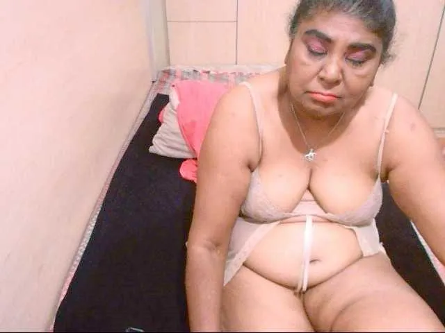 Live sex webcam photo for IndianMary00 #272846800