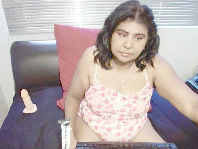 Live sex webcam photo for IndianMary00 #273357944