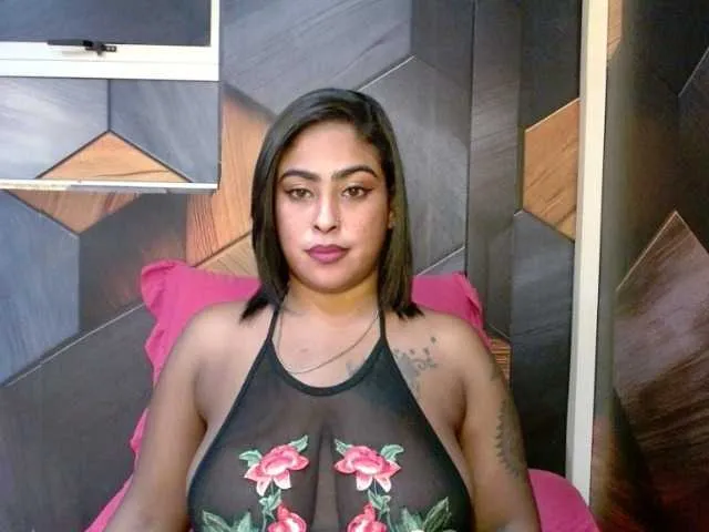 Live sex webcam photo for IndianShine #293784095