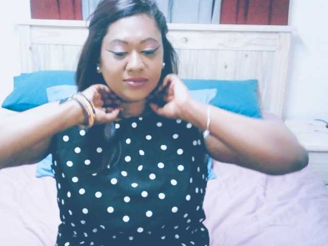 Live sex webcam photo for Indianlust69 #291970187