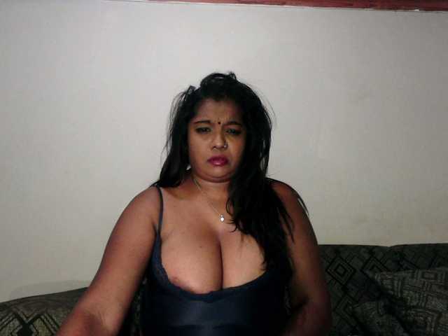 Live sex webcam photo for Indianmayaxoxo #278066535