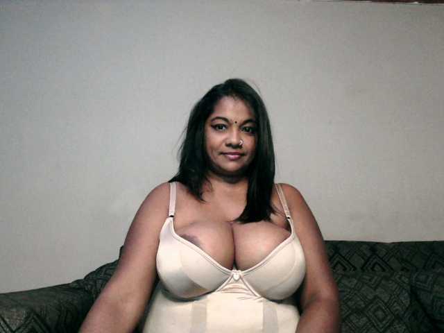 Live sex webcam photo for Indianmayaxoxo #288512982