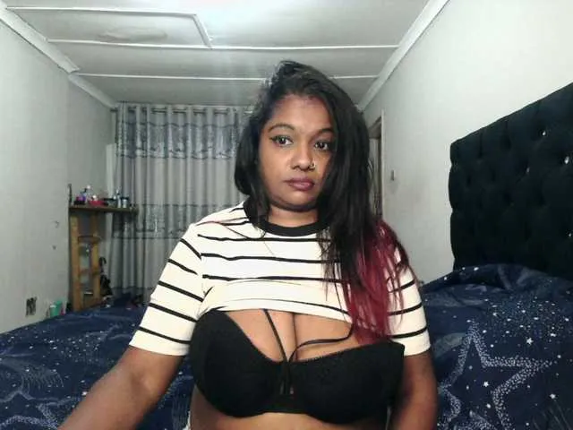 Live sex webcam photo for Indianmayaxoxo #291254974